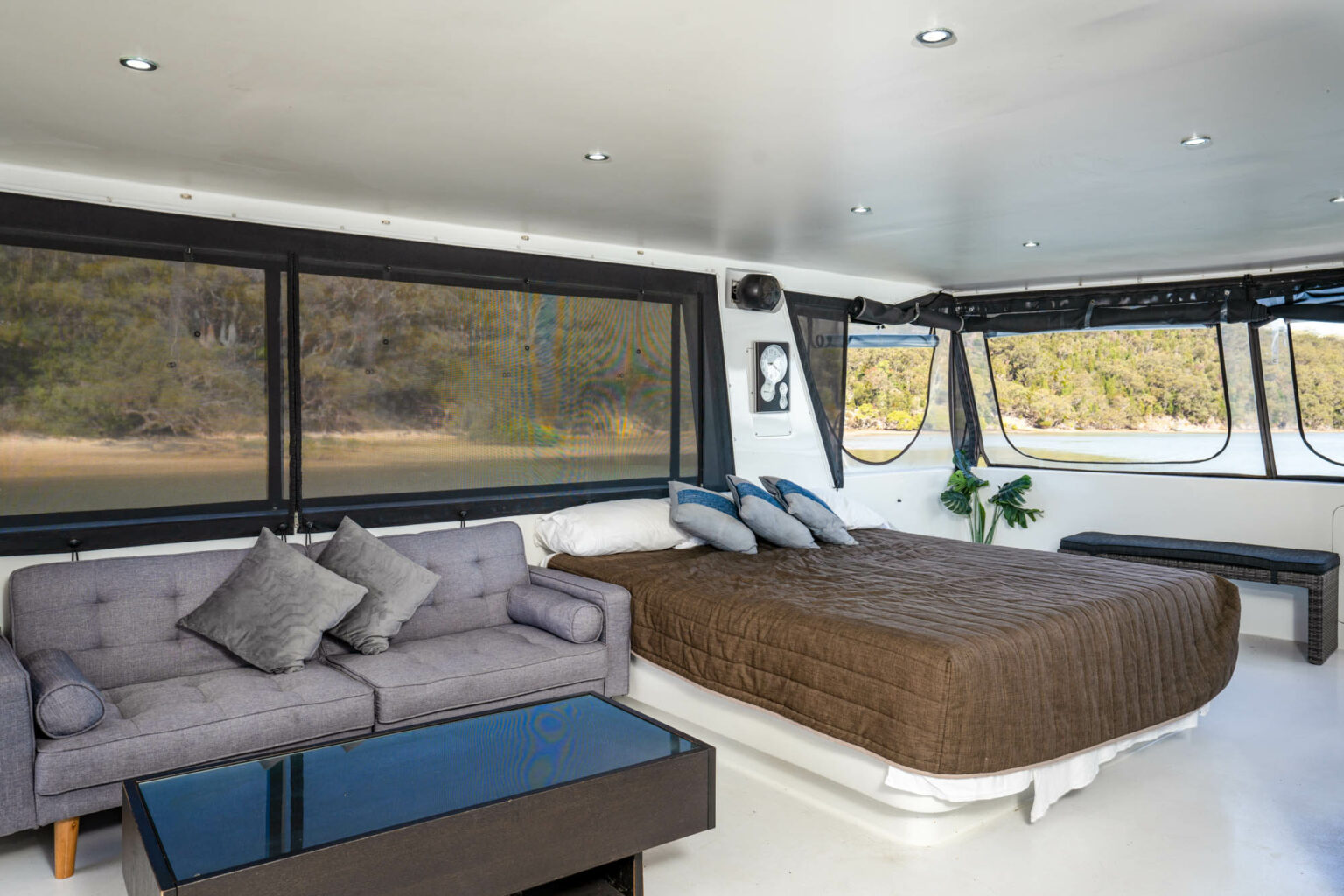 Amira Luxury Houseboat Hire Cruise the stunning waters of — free download